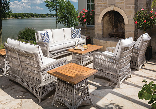 White Wicker outdoor Furniture Set